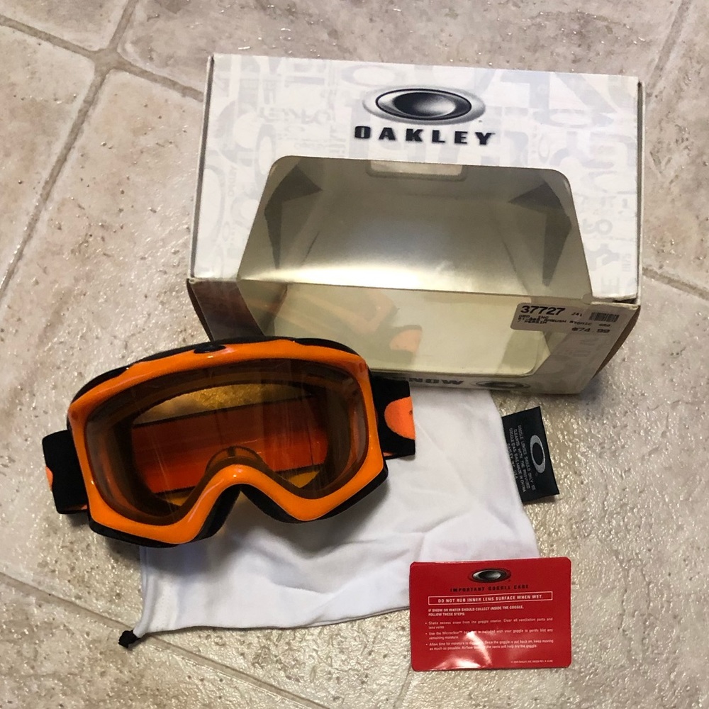 | OAKLEY | Women’s Ambush Goggles